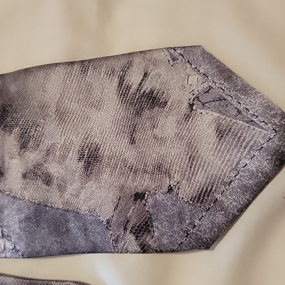 Gianfranco Ferre Vintage 100% Silk Tie - Picture 4 of 7